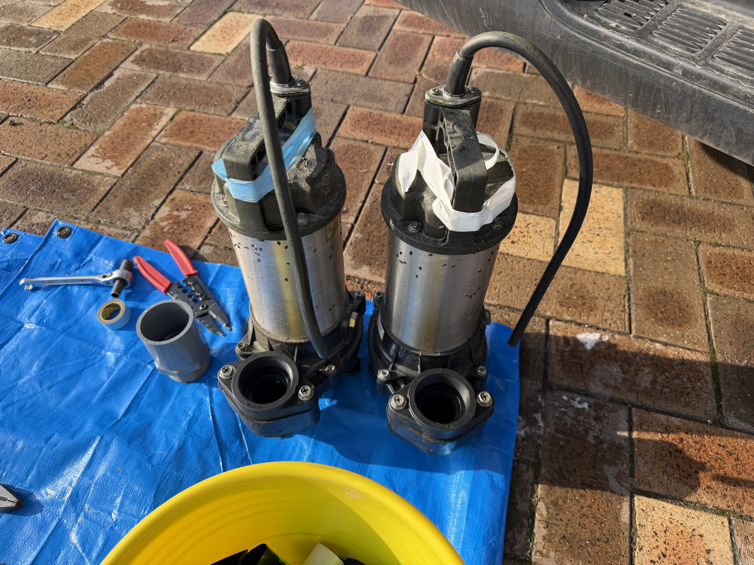 水中ポンプの交換工事を行いました