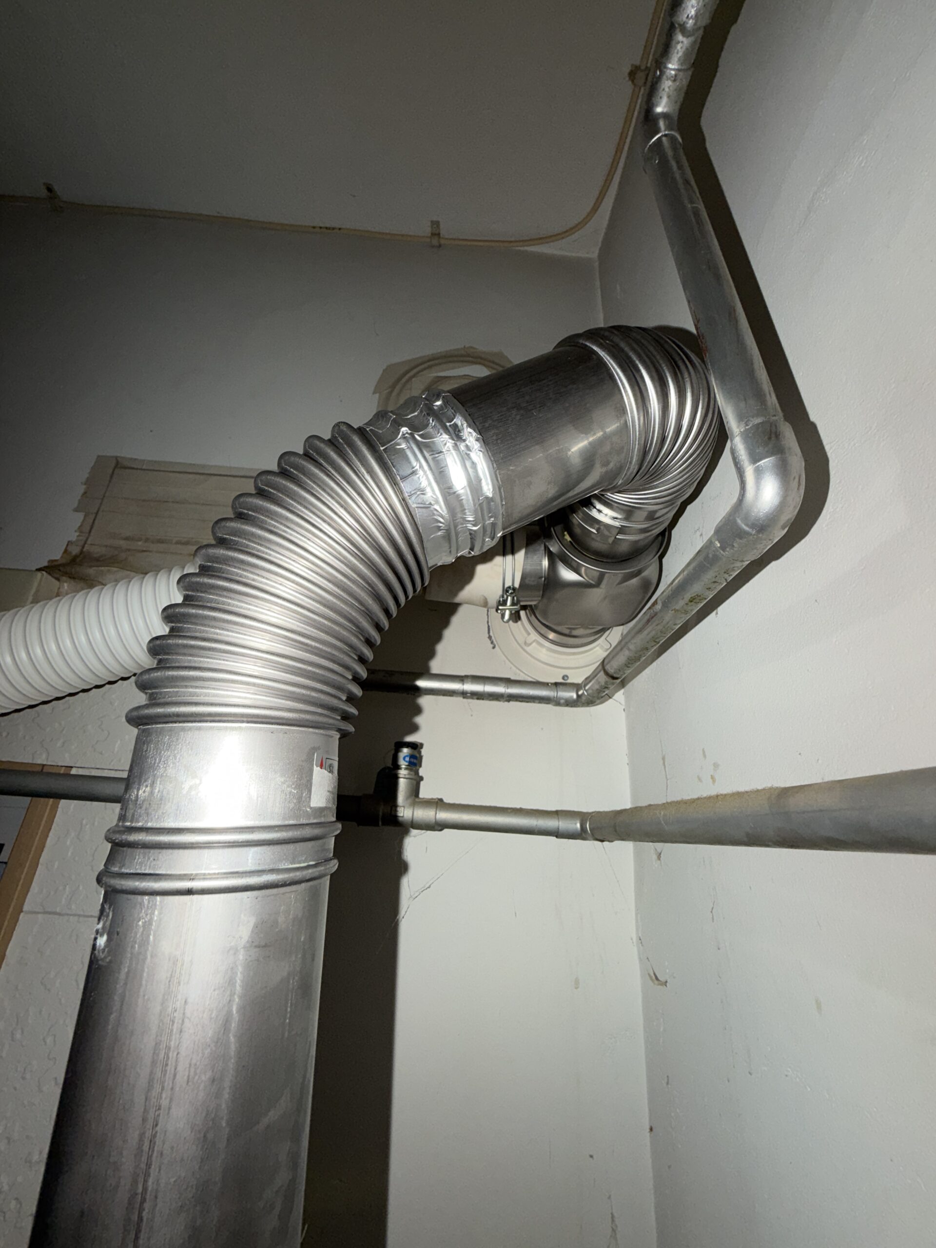 給湯器の排気もれ、是正しました⚠️