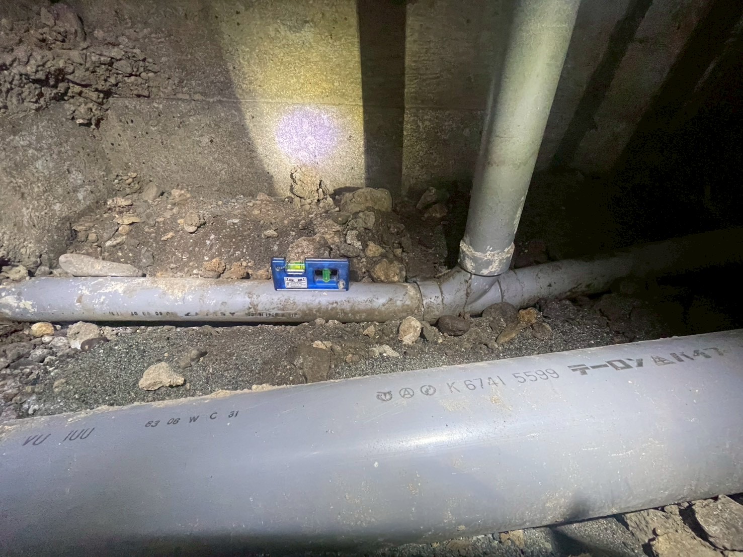 折れてしまった排水管を部分補修しました🔧